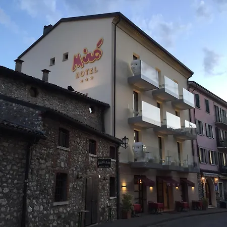 Miro' Szálloda